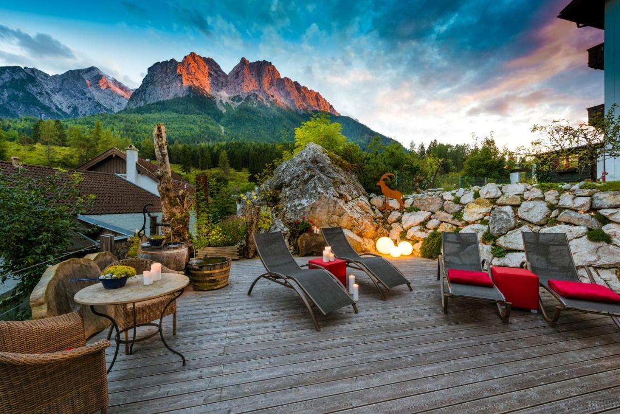 Bayern Resort Hotel - Adults Only - Mit Zugspitzblick - Eibsee-Naehe - Wellnessbereich - Naturpool Im Sommer Грайнау Экстерьер фото