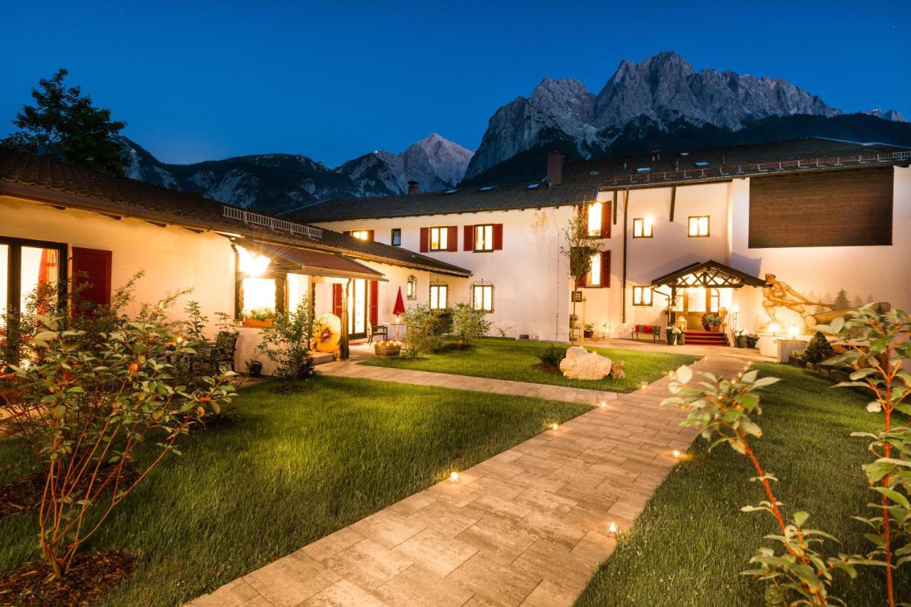 Bayern Resort Hotel - Adults Only - Mit Zugspitzblick - Eibsee-Naehe - Wellnessbereich - Naturpool Im Sommer Грайнау Экстерьер фото