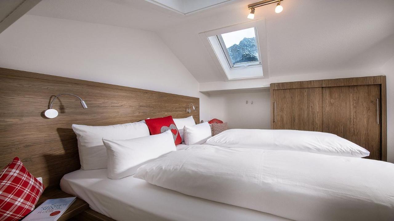 Bayern Resort Hotel - Adults Only - Mit Zugspitzblick - Eibsee-Naehe - Wellnessbereich - Naturpool Im Sommer Грайнау Экстерьер фото